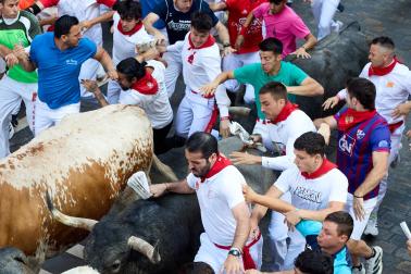 Fotos del quinto encierro de San Fermín 2026 en Pamplona