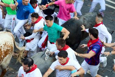 Fotos del quinto encierro de San Fermín 2026 en Pamplona