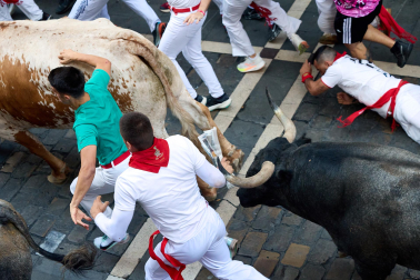 Fotos del quinto encierro de San Fermín 2026 en Pamplona