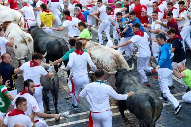 Fotos del quinto encierro de San Fermín 2026 en Pamplona