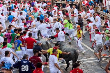 Fotos del quinto encierro de San Fermín 2026 en Pamplona
