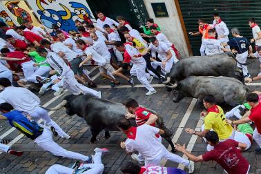Fotos del quinto encierro de San Fermín 2026 en Pamplona