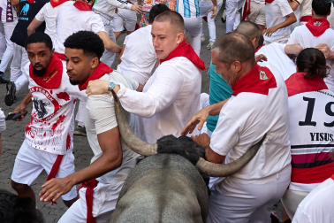 Fotos del quinto encierro de San Fermín 2026 en Pamplona