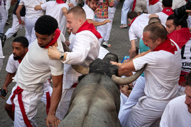 Fotos del quinto encierro de San Fermín 2026 en Pamplona