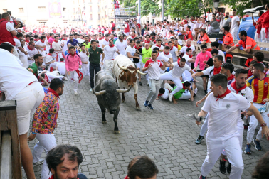 Fotos del quinto encierro de San Fermín 2026 en Pamplona