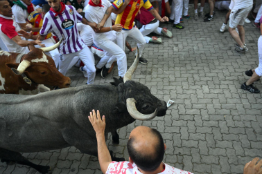 Fotos del quinto encierro de San Fermín 2026 en Pamplona