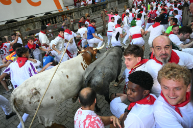 Fotos del quinto encierro de San Fermín 2026 en Pamplona
