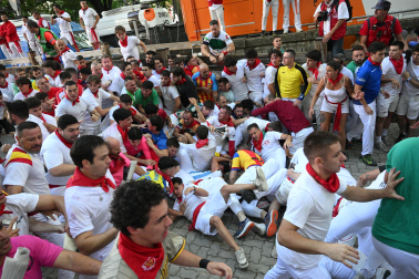 Fotos del quinto encierro de San Fermín 2026 en Pamplona