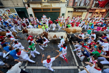 Fotos del quinto encierro de San Fermín 2026 en Pamplona