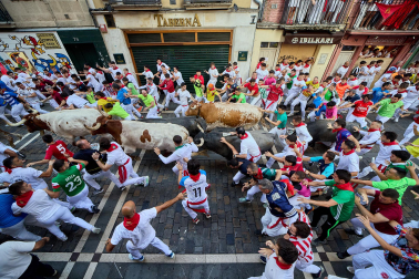 Fotos del quinto encierro de San Fermín 2026 en Pamplona