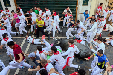 Fotos del quinto encierro de San Fermín 2026 en Pamplona