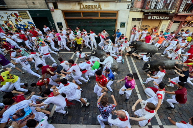 Fotos del quinto encierro de San Fermín 2026 en Pamplona