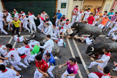 Fotos del quinto encierro de San Fermín 2026 en Pamplona