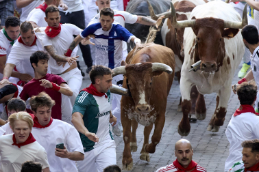 Fotos del quinto encierro de San Fermín 2026 en Pamplona