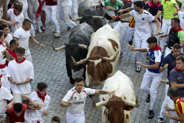 Fotos del quinto encierro de San Fermín 2026 en Pamplona