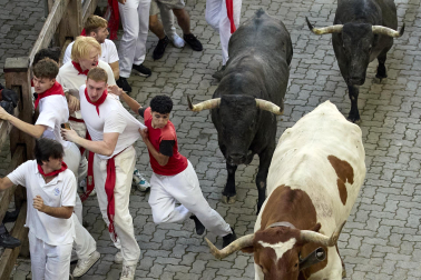Fotos del quinto encierro de San Fermín 2026 en Pamplona