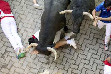 Fotos del quinto encierro de San Fermín 2026 en Pamplona