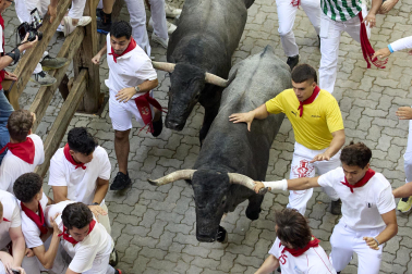 Fotos del quinto encierro de San Fermín 2026 en Pamplona