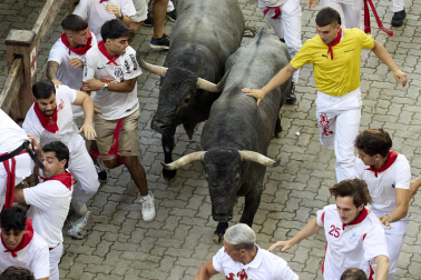 Fotos del quinto encierro de San Fermín 2026 en Pamplona
