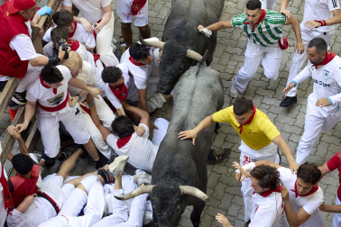 Fotos del quinto encierro de San Fermín 2026 en Pamplona