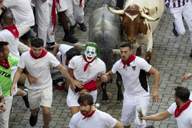 Fotos del quinto encierro de San Fermín 2026 en Pamplona