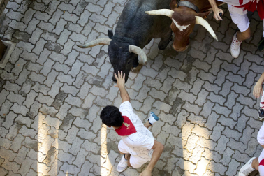 Fotos del quinto encierro de San Fermín 2026 en Pamplona