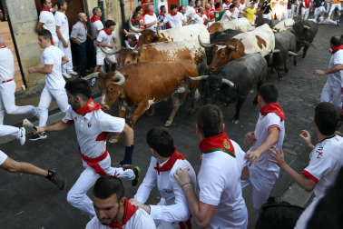 Fotos del quinto encierro de San Fermín 2026 en Pamplona