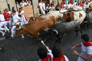 Fotos del quinto encierro de San Fermín 2026 en Pamplona
