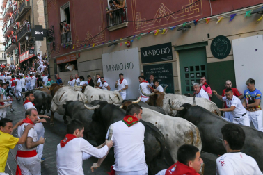 Fotos del quinto encierro de San Fermín 2026 en Pamplona