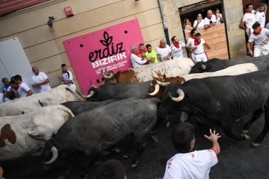Fotos del quinto encierro de San Fermín 2026 en Pamplona
