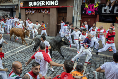 Fotos del quinto encierro de San Fermín 2026 en Pamplona