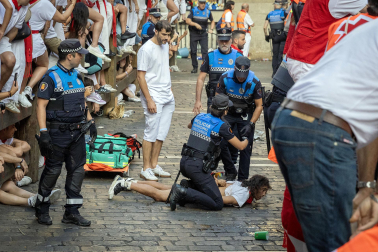 Fotos del quinto encierro de San Fermín 2026 en Pamplona