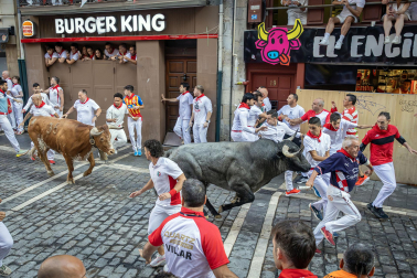 Fotos del quinto encierro de San Fermín 2026 en Pamplona