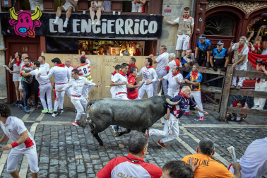 Fotos del quinto encierro de San Fermín 2026 en Pamplona