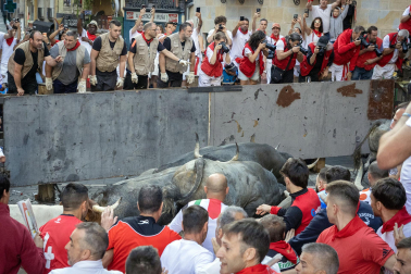 Fotos del quinto encierro de San Fermín 2026 en Pamplona