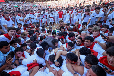 Fotos del quinto encierro de San Fermín 2026 en Pamplona