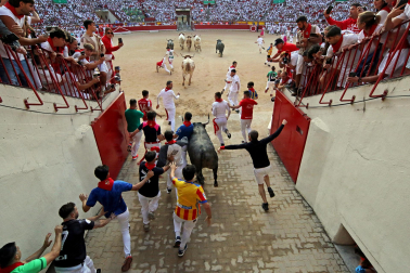 Fotos del quinto encierro de San Fermín 2026 en Pamplona