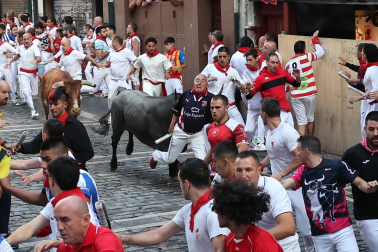 Fotos del quinto encierro de San Fermín 2026 en Pamplona