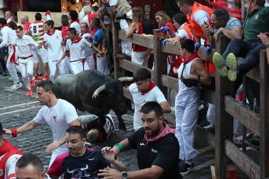 Fotos del quinto encierro de San Fermín 2026 en Pamplona