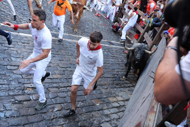 Fotos del quinto encierro de San Fermín 2026 en Pamplona