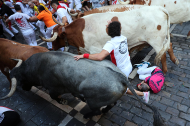 Fotos del quinto encierro de San Fermín 2026 en Pamplona