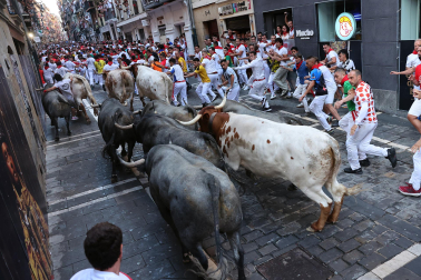 Fotos del quinto encierro de San Fermín 2026 en Pamplona
