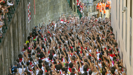 Fotos del quinto encierro de San Fermín 2026 en Pamplona
