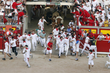 Fotos del quinto encierro de San Fermín 2026 en Pamplona