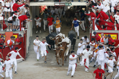 Fotos del quinto encierro de San Fermín 2026 en Pamplona