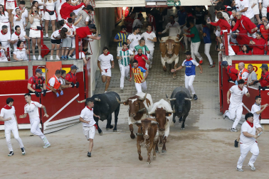 Fotos del quinto encierro de San Fermín 2026 en Pamplona
