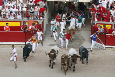 Fotos del quinto encierro de San Fermín 2026 en Pamplona