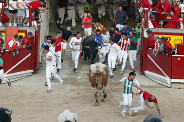 Fotos del quinto encierro de San Fermín 2026 en Pamplona