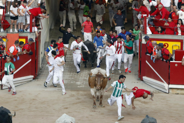 Fotos del quinto encierro de San Fermín 2026 en Pamplona