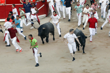 Fotos del quinto encierro de San Fermín 2026 en Pamplona